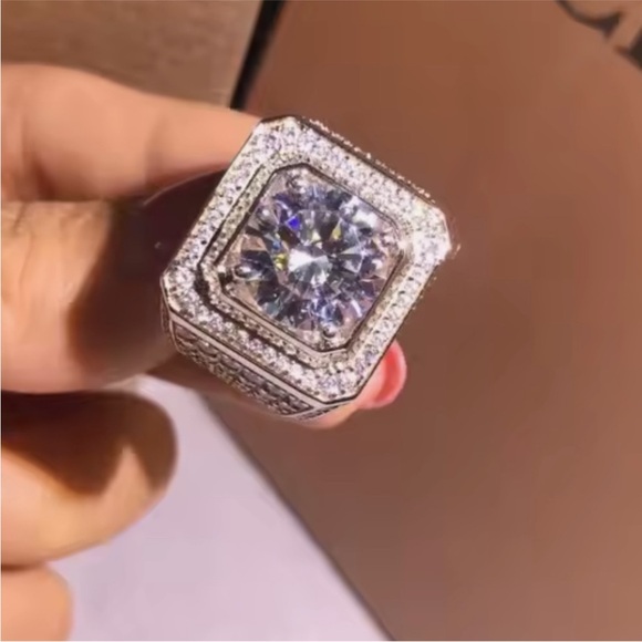 18k 2ct Solitaire Ring - Picture 7 of 14